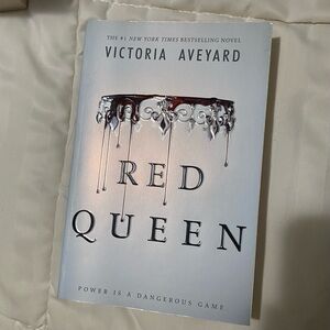 Red Queen by Victoria Aveyard